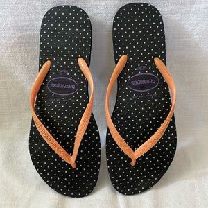 Havaianas Flip Flops black bottom with tan dots and orange straps. Size 39-40